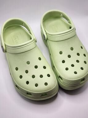 Classic Crocs Clogs Womens 7 Mens 5 Pastel Lime Green Slip On Shoe
